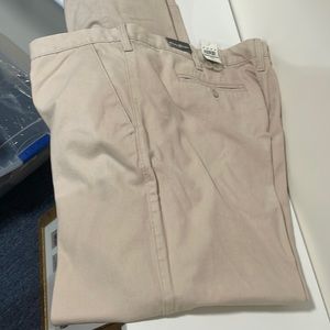 Eddie Bauer Chino Pants Size 42x30. BNWT